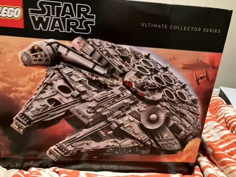 LEGO Star Wars: Millennium Falcon (75192) Mint condition, unopened