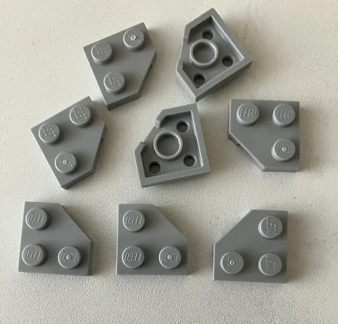 LEGO 8x New Pieces Plate 2x2 w/ Cut Corner, 45 Deg. LIGHT BLUISH GREY #26601