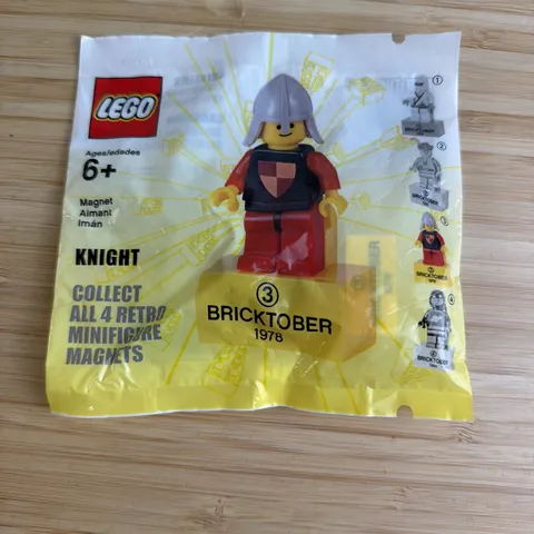 LEGO 2856225 Bricktober Knight (Week 3) NIP 1 Piece 2011 Polybag