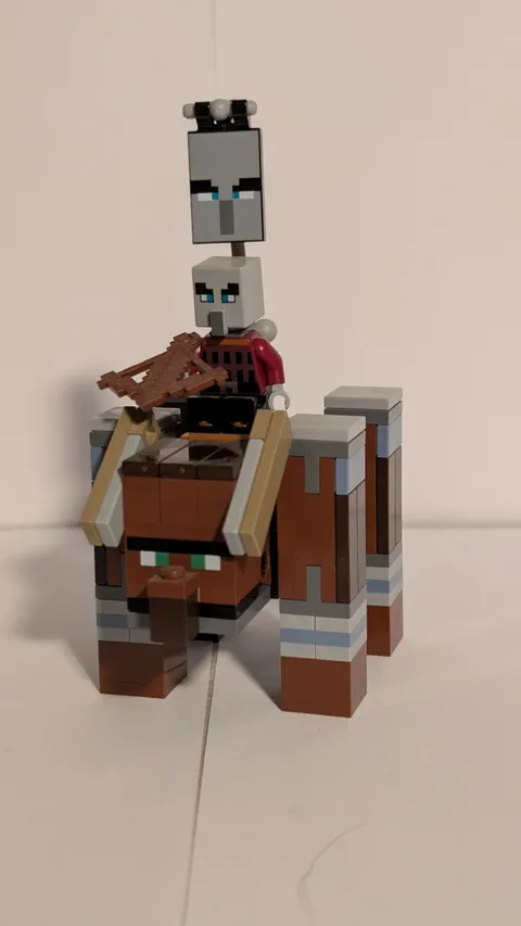 LEGO Minecraft Ravager with Pillager great condition working!! Great for Display
