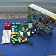 Santa’s Christmas Winter Holiday 32 pieces Lego Duplo 10837 with box 