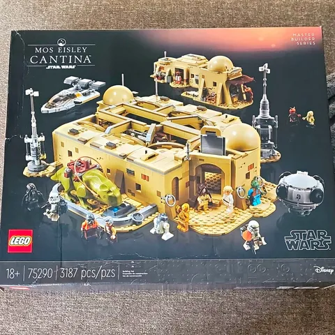 LEGO Star Wars Mos Eisley Cantina 75290 Master Builder Series 3187 pcs 18+