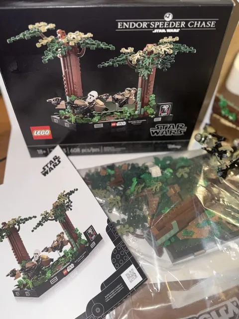 LEGO Star Wars: Endor Speeder Chase Diorama (75353)