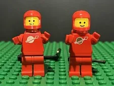 Vintage Lego Classic Space Red Spaceman Minifigure sp005 Lot of 2 W/ Acc