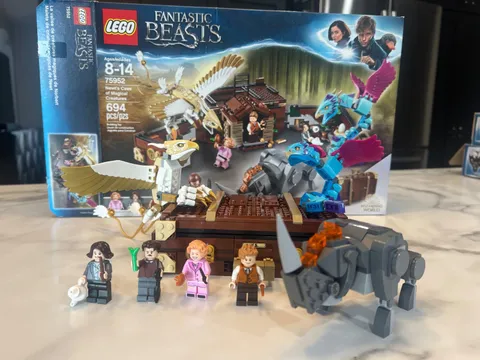 LEGO Harry Potter: Newt's Case of Magical Creatures (75952) Complete with Box