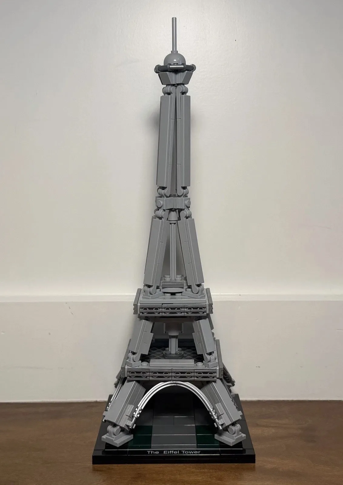 LEGO Architecture Eiffel Tower (21019) - COMPLETE