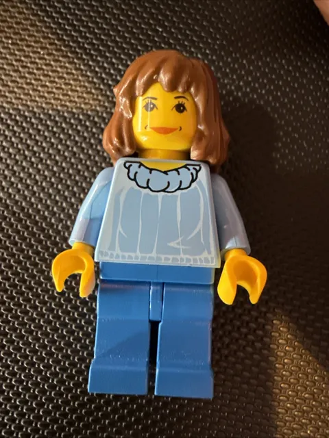 Hermione Granger Medium Blue Torso Blue Legs LEGO Harry Potter