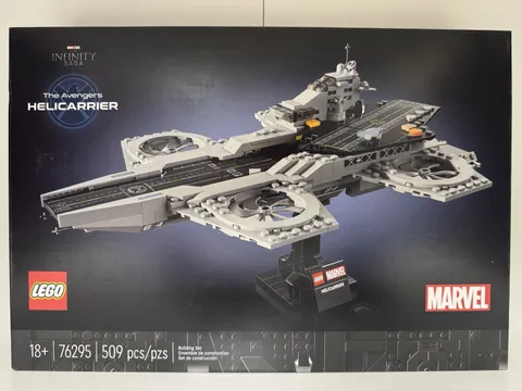 LEGO Marvel The Avengers Helicarrier 76295 509 pcs Stand Box 18+