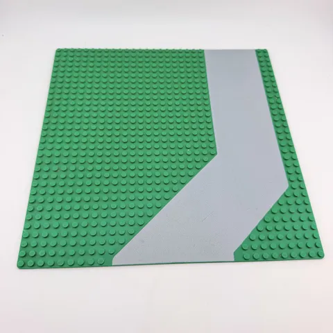 LEGO Green 32x32 Road Base Plate 607P01 Curve Corner Light Gray Street Piece