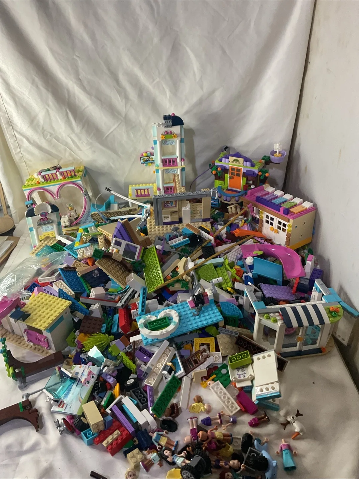 Lego Friends Set Bulk Lot Loose 5lbs W/minifigures Buildings Parts 
