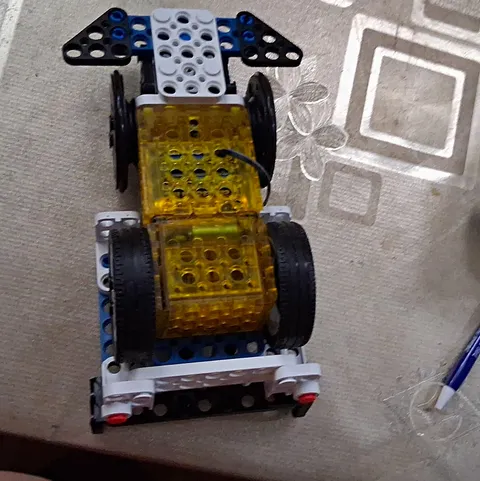 LEGO Technic Vehicle/Car Build Lot w/ Wheels Blue White Black Yellow
