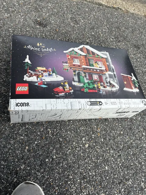 LEGO Icons: Alpine Lodge (10325)