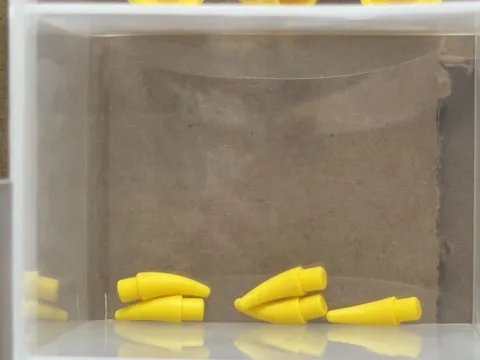 LEGO Parts - Yellow Barb / Claw / Horn / Tooth - Small - No 53451 - QTY 5