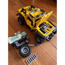 LEGO Technic Jeep Wrangler Rubicon Building Kit