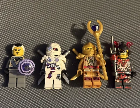 5004938 LEGO NINJAGO Minifigure Collection 