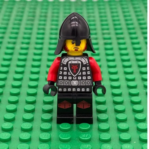 LEGO Castle Dragon Knight Minifigure Red Dragon Crest Silver Armor Helmet cas529