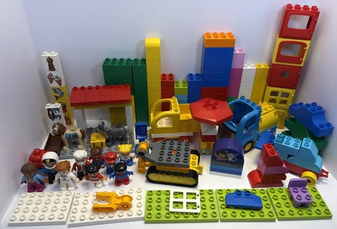 LEGO DUPLO Brick Pieces Lot Multicolor with 9 Figures, 2 Horses,trucks & Plates