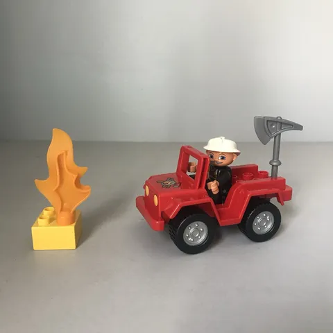 Lego Duplo 6169 Fire Chief Complete Set Fireman Firefighter Car Vehicle