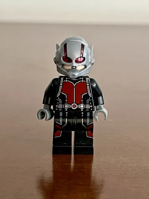 Lego Ant-Man (Scott Lang) (Original Suit) 76039 Super Heroes Minifigure