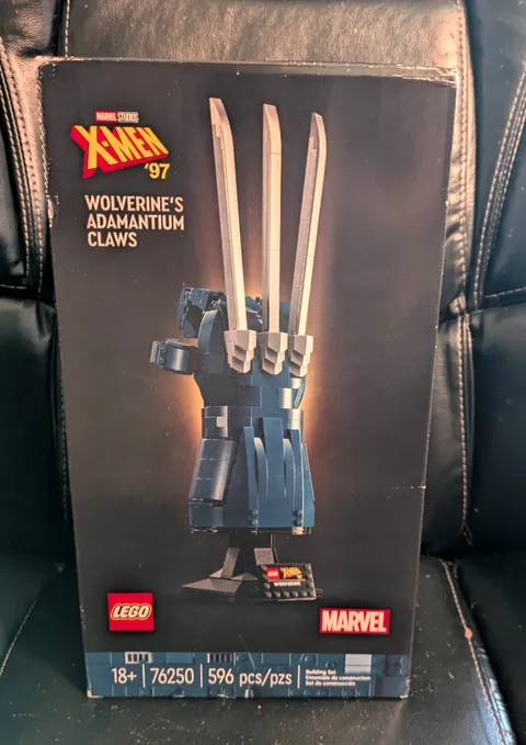 LEGO 76250 Marvel Wolverine's Adamantium Claws X-Men New, Retired, Box Damaged