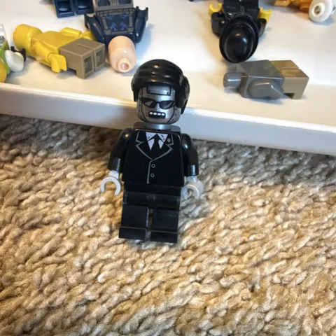 LEGO Minifigures Minifigure Black Suit Tuxedo w/ Sunglasses, Plastic, Age 5+