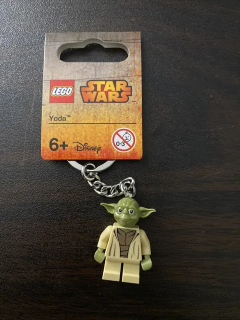 Lego Star Wars Yoda 2015 Minifigure Key Chain 853449 Toy  Brand New Toys