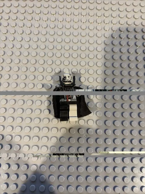 LEGO Star Wars SW0180 Darth Vader Battle Damaged Minifigure