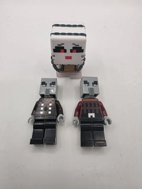 LEGO Minecraft Illager Minifigure Lot 2x With Mini Ghast Figure 