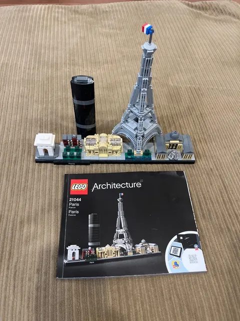 LEGO ARCHITECTURE: Paris (21044)