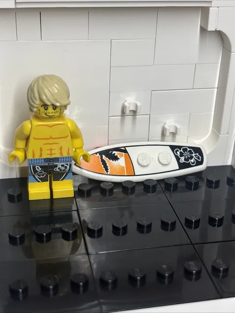 LEGO Minifigure Series 2 Surfer COL018 8684-2 Complete w/ Surfboard Stand 2010