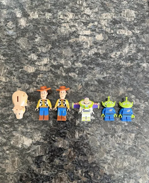 Lego Toy Story:  Woody, 2 Aliens, Hamm w/ Cork, Buzz Lightyear Minifigures