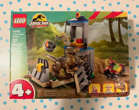 Lego Jurassic Park 76957: Velociraptor Escape (NEW AND UNOPENED)