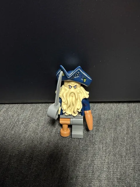 LEGO DAVY JONES PIRATES OF THE CARIBBEAN AUTHENTIC LEGO POC031 RETIRED MINIFIG