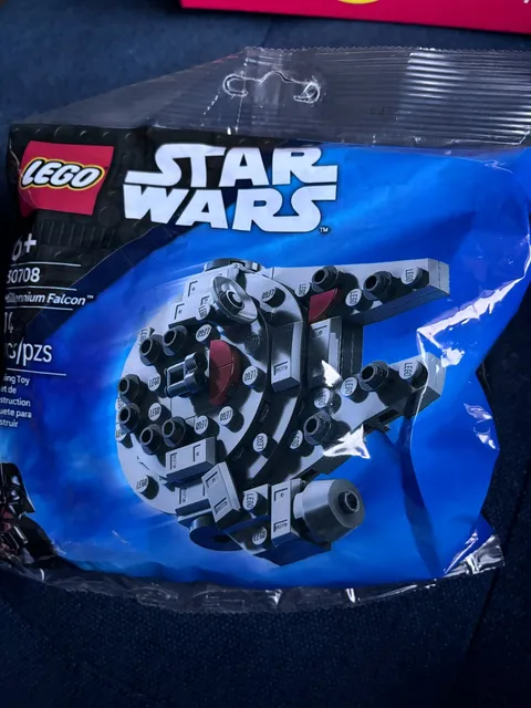 LEGO Star Wars: Millennium Falcon Mini-Build (30708)