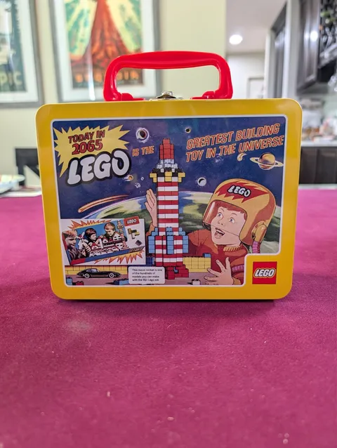 New LEGO 5007331 VIP Exclusive Collectible Retro Tin Lunchbox