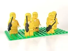 Vintage Yellow LEGO Classic Space Minifigure Lot Spacemen x5 sp007