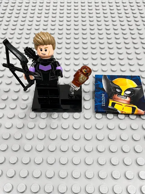 Lego CMF 71039 Marvel Collectible Minifigures Series 2 - No. 6 Hawkeye with Owl