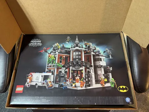 🔥 LEGO DC BATMAN 76300 ARKHAM ASYLUM – BRAND NEW & FACTORY SEALED!