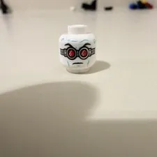 LEGO - Minifig, Head Goggles Silver w/ Red Lenses & Wrinkles Pattern - Mr Freeze