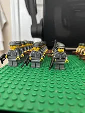 LEGO Soldier Minifigure Lot w/ Helmets, Weapons, Accessories & Baseplates