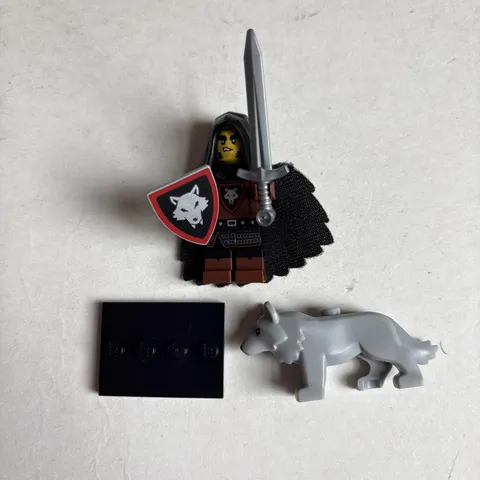 Lego CMF Series 27 Wolfpack Beastmaster Complete Minifigure & Wolf Shield Lot