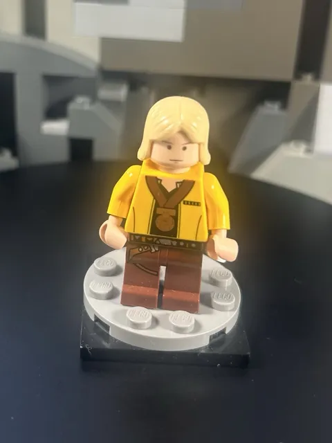 LEGO Star Wars Luke Skywalker Celebration Minifigure sw0257a Yellow Jacket Medal