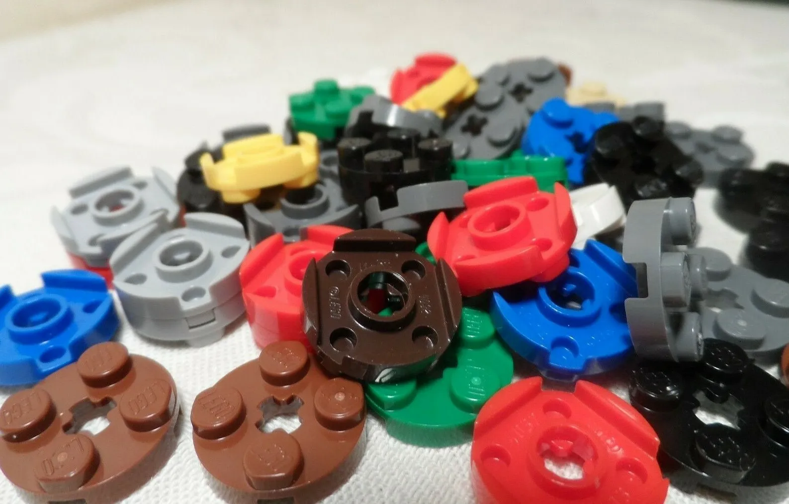 LEGO 60x asst random colors 2X2 Round Thin Technic Barrel Bricks used lot 70418 