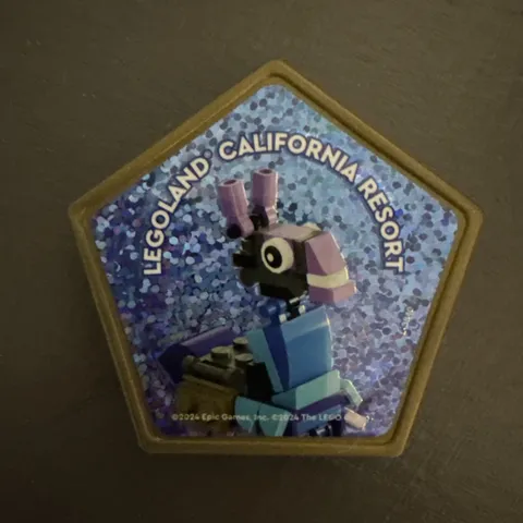 Legoland Very Rare FORTNITE LLAMA Gold prismatic pop badge