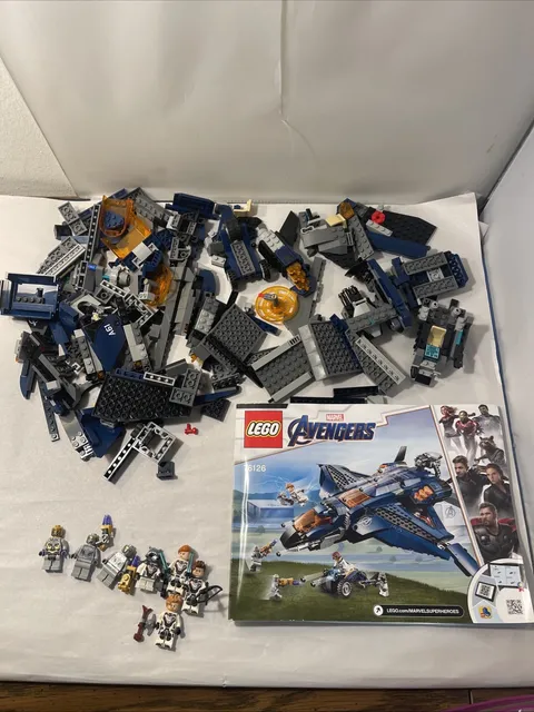 LEGO Super Heroes: Avengers Ultimate Quinjet 76126 w/ Manual & Mini-Figs As-Is