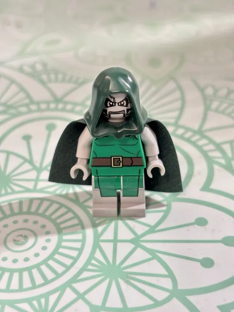 Lego Super Heroes Marvel Dr. Doom sh0052. Great Condition. 76005.