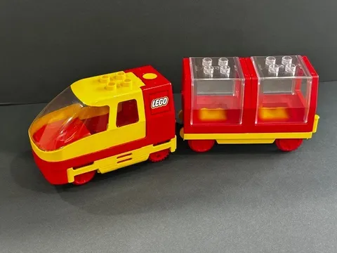 Lego Duplo 2932 Train Locomotive /Passenger cart- Motor Doesn't Work - As Is