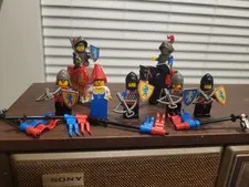 Vintage Lego Castle Knights, Maidens, And Horse Minifigure Lot