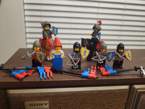 Vintage Lego Castle Knights, Maidens, And Horse Minifigure Lot