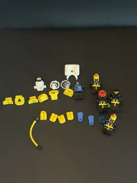 LEGO Aquazone & Scuba Minis From Sets: 6190, 6155, 6135, 6115, 6559, 6558, 6556